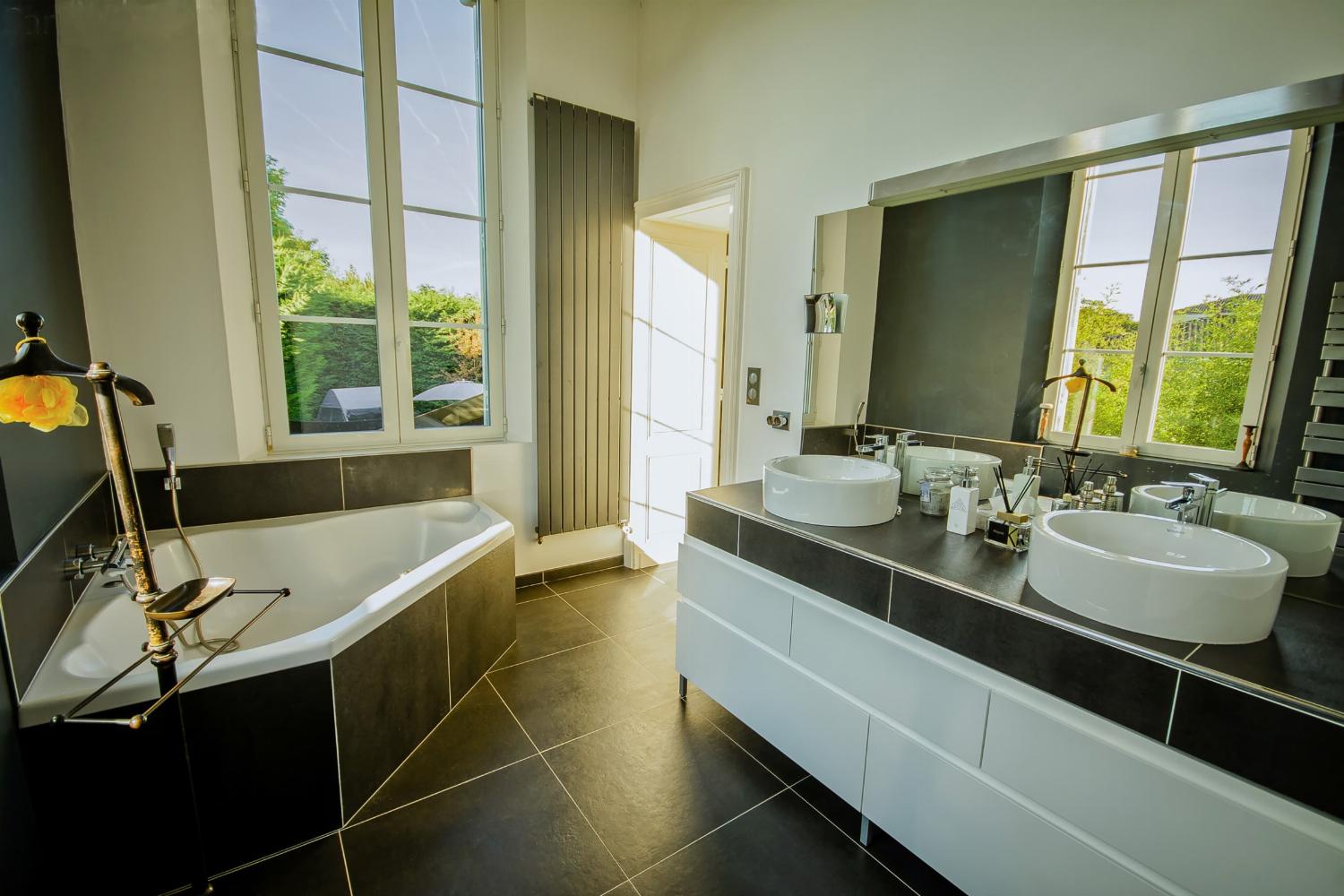 Bathroom | Holiday accommodation in Gironde