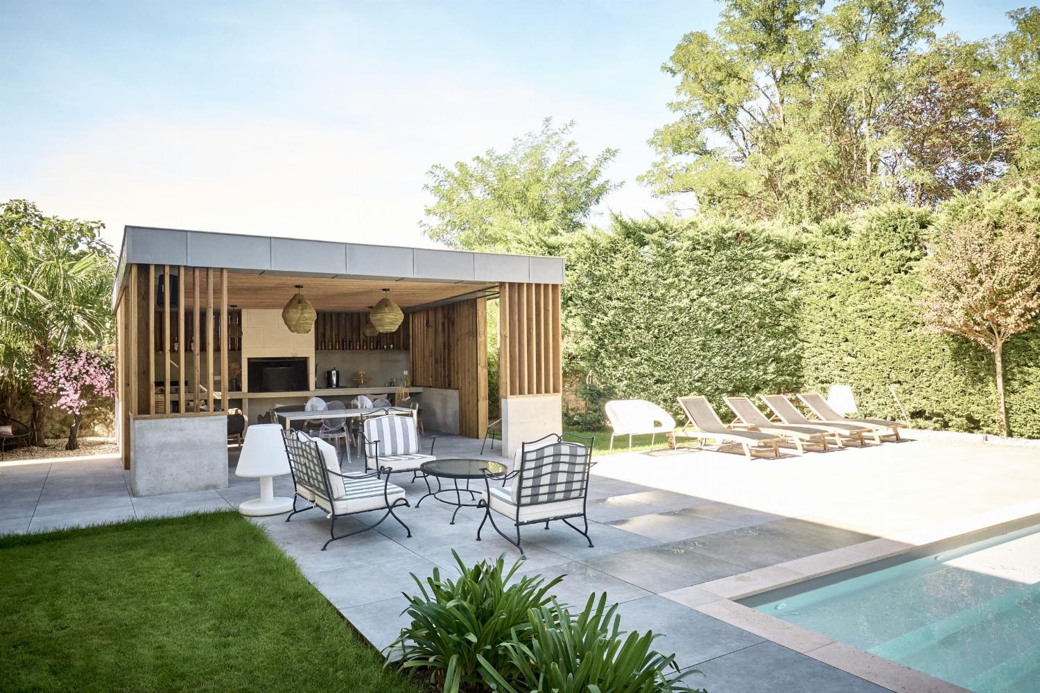 Cuisine d'été et piscine privée