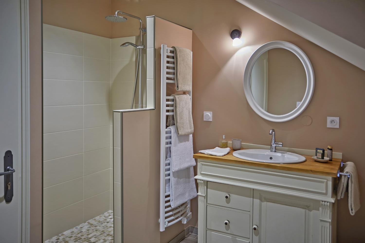 Bathroom | Holiday accommodation in Burgundy