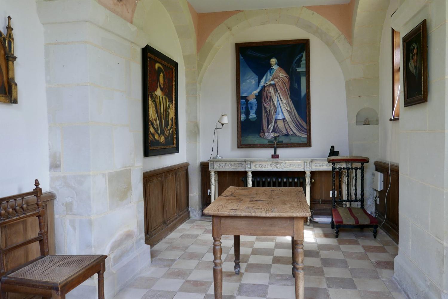 Hallway | Holiday château in Vienne