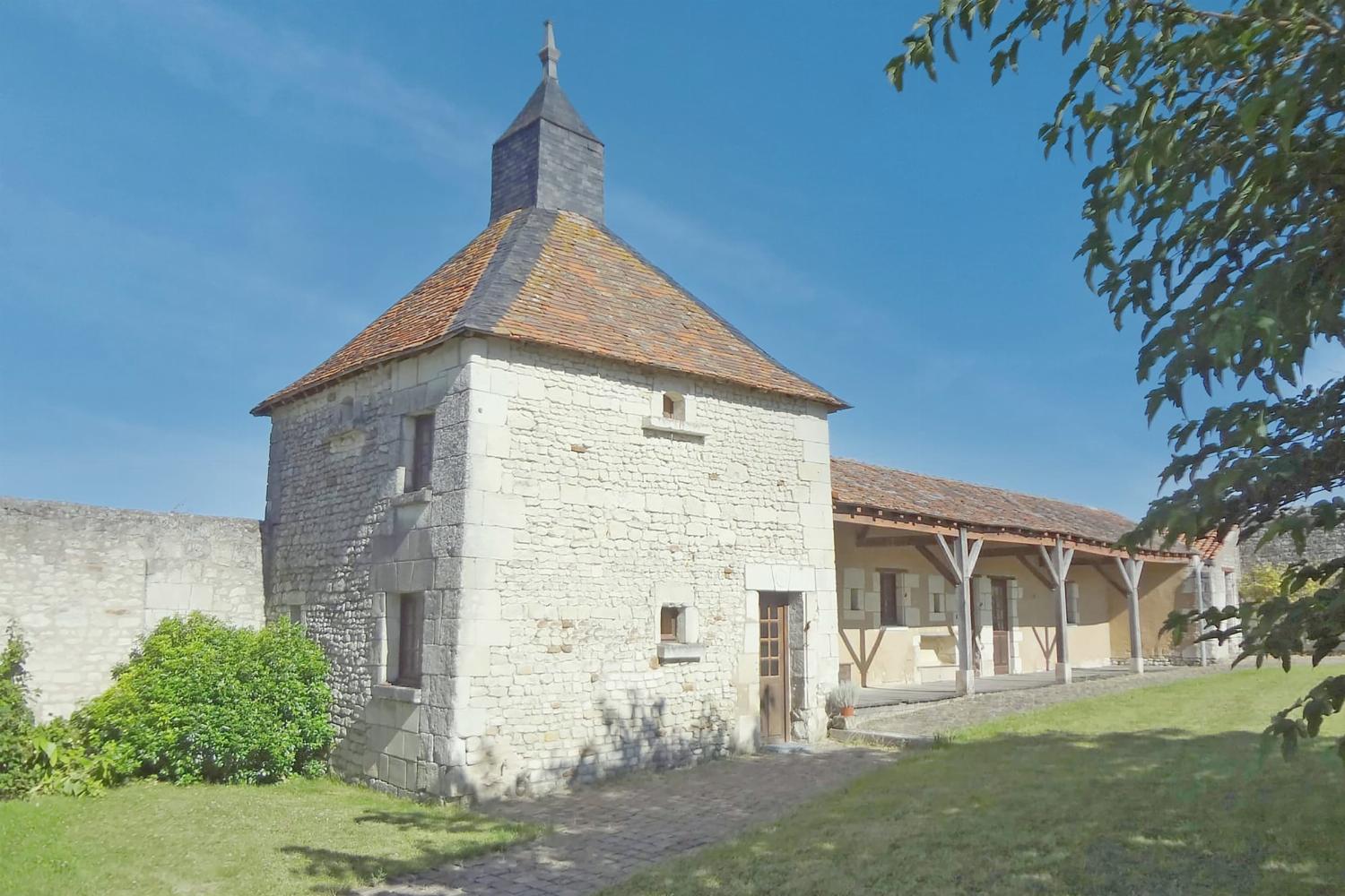 Holiday château in Vienne