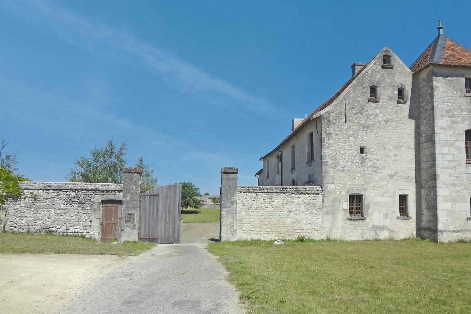 Holiday château in Vienne