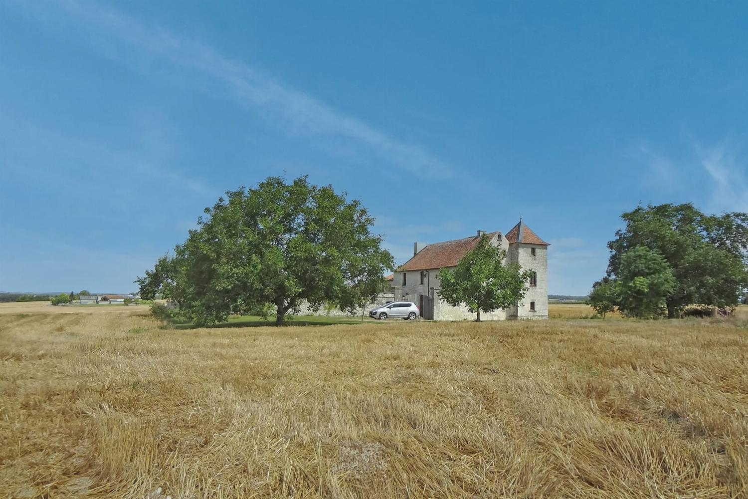 Holiday château in Vienne