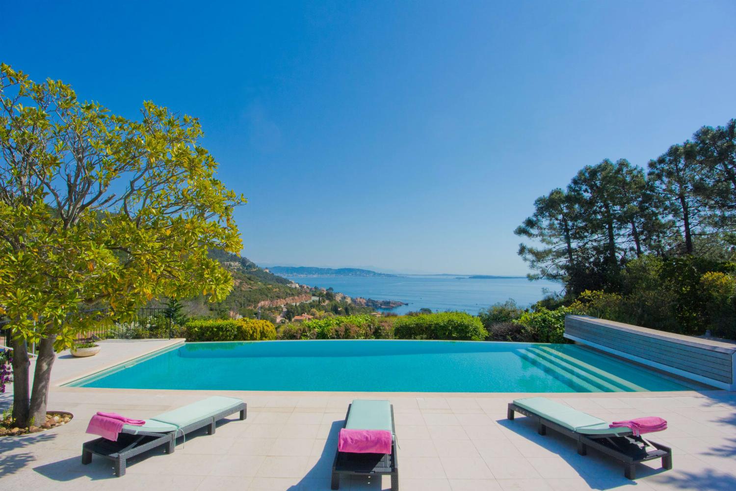 Piscine privée chauffée à débordement